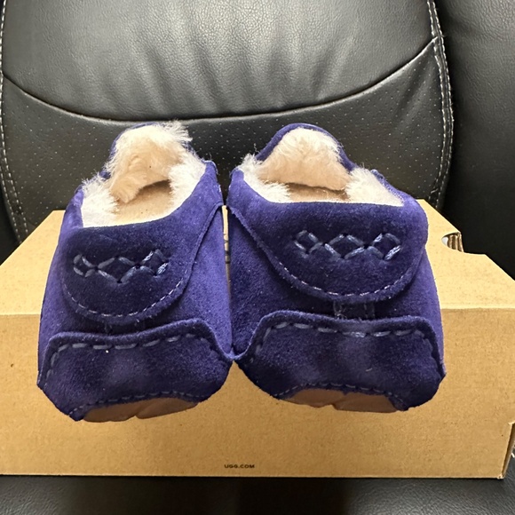 NIB! UGG Ansley Stud II Women's Slippers Size 5 Purple Suede Sheepskin Slip On - Picture 7 of 12